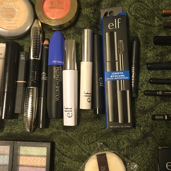 🌟FREE MAKE UP🌟 SOLD!!! - Picture 7 of 8